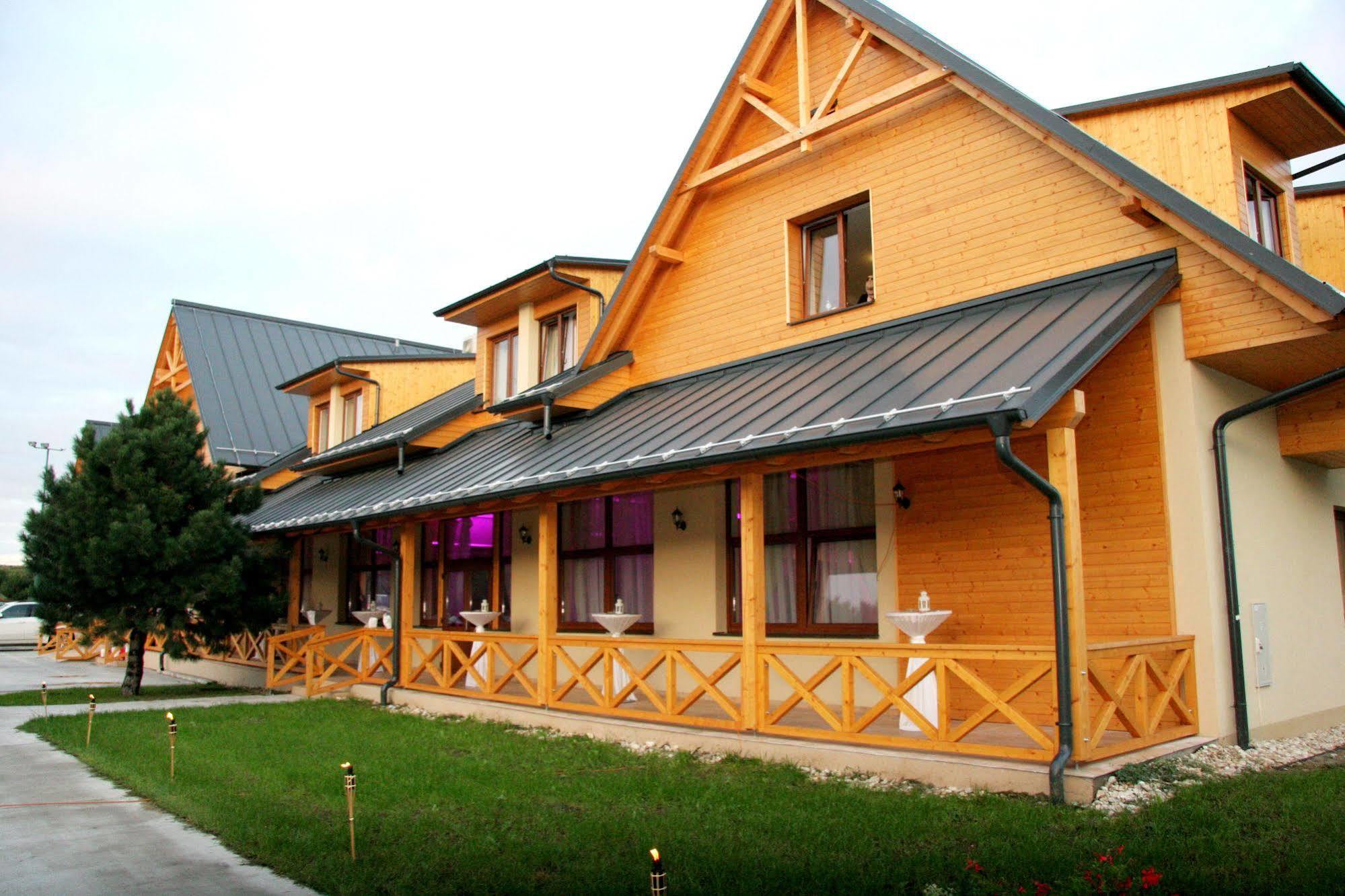 Hotel Rozalka Pezinok Exterior photo